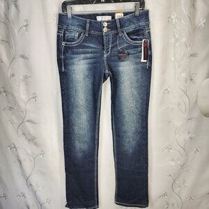 No Boundaries, Curvy Fit, Boot Cut Jeans. Size 9. (NWT)